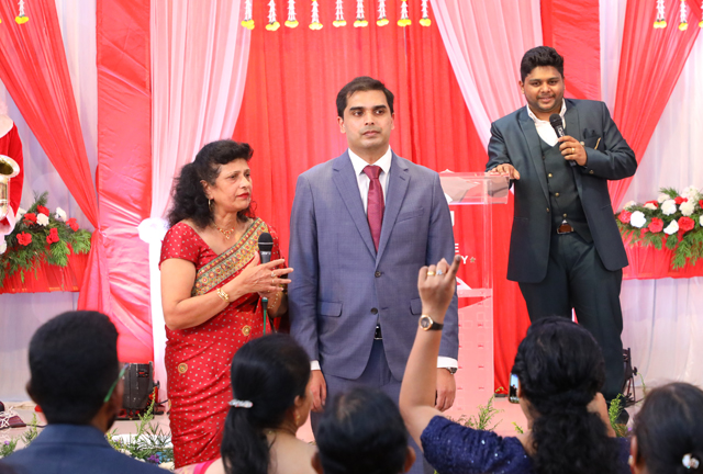 Grace Ministry Celebrates Christmas 2021 with Pomp and Grandeur on 17th Friday, December at its Prayer centre in Valachil, Mangalore. Hundreds gathered at the program and celebrated Xmas with Bro Andrew Richard and family.  